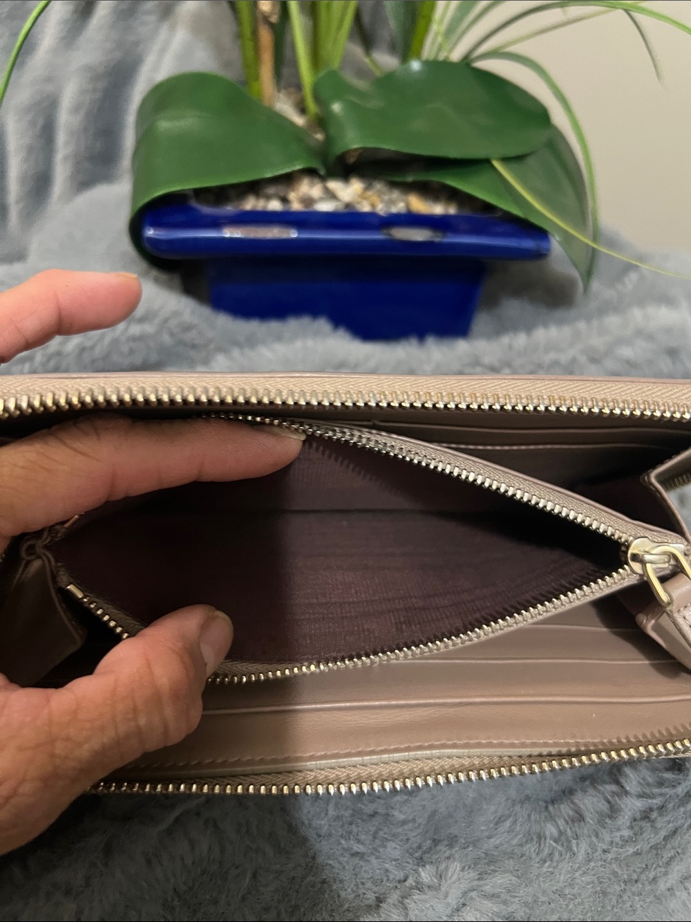 Bulgari Two-Tone Taupe Leather Zip Wallet EUC retail $649 - Picture 8 of 9